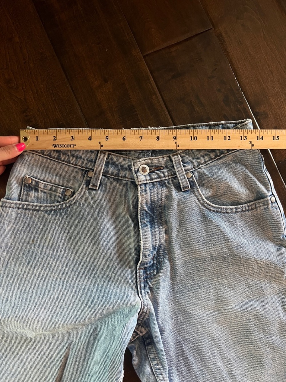 Vintage Levi’s Silvertab Relaxed fit cutoff denim shorts size 29 light wash - Picture 10 of 12